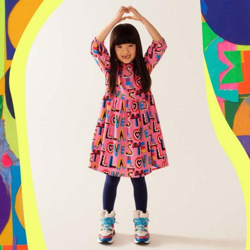 正方形画像の女児